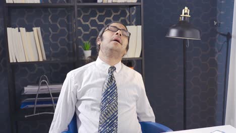 Funny-lazy-office-worker-napping-at-workplace.-Inefficient-tired-male-employee.